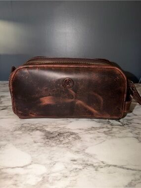 Aaron Leather goods toiletry bag